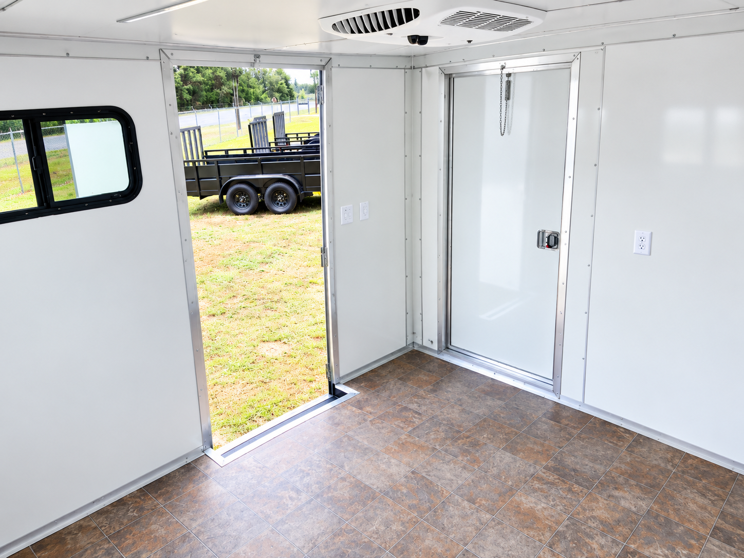 Custom Trailers – Car Haulers, Office Trailers and Race Car Trailer - Image 7