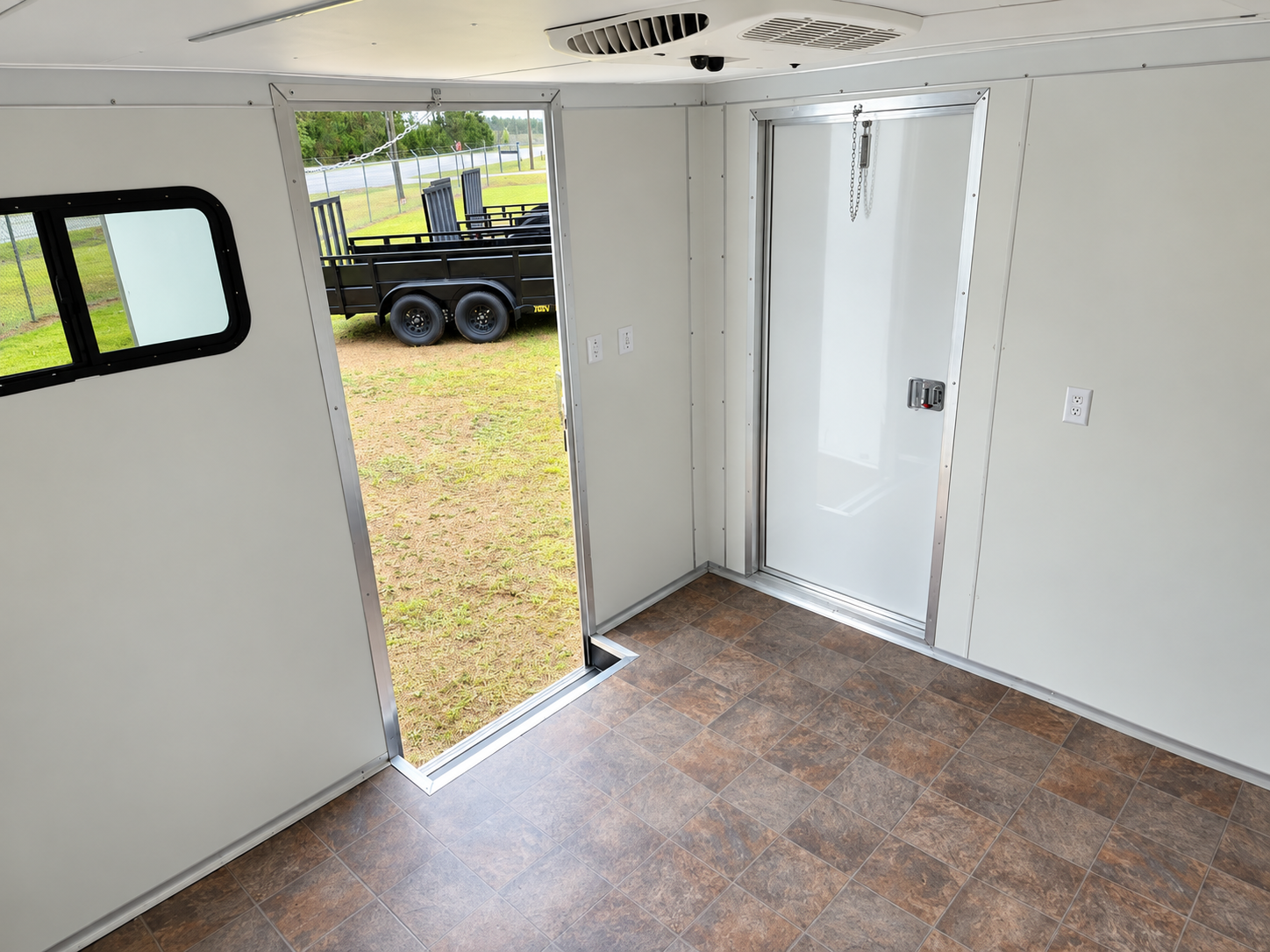 Custom Trailers – Car Haulers, Office Trailers and Race Car Trailer - Image 7